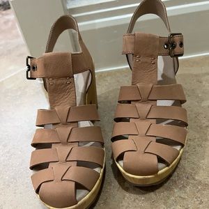 Dr Scholl's leather fisherman sandal with block heel size 7